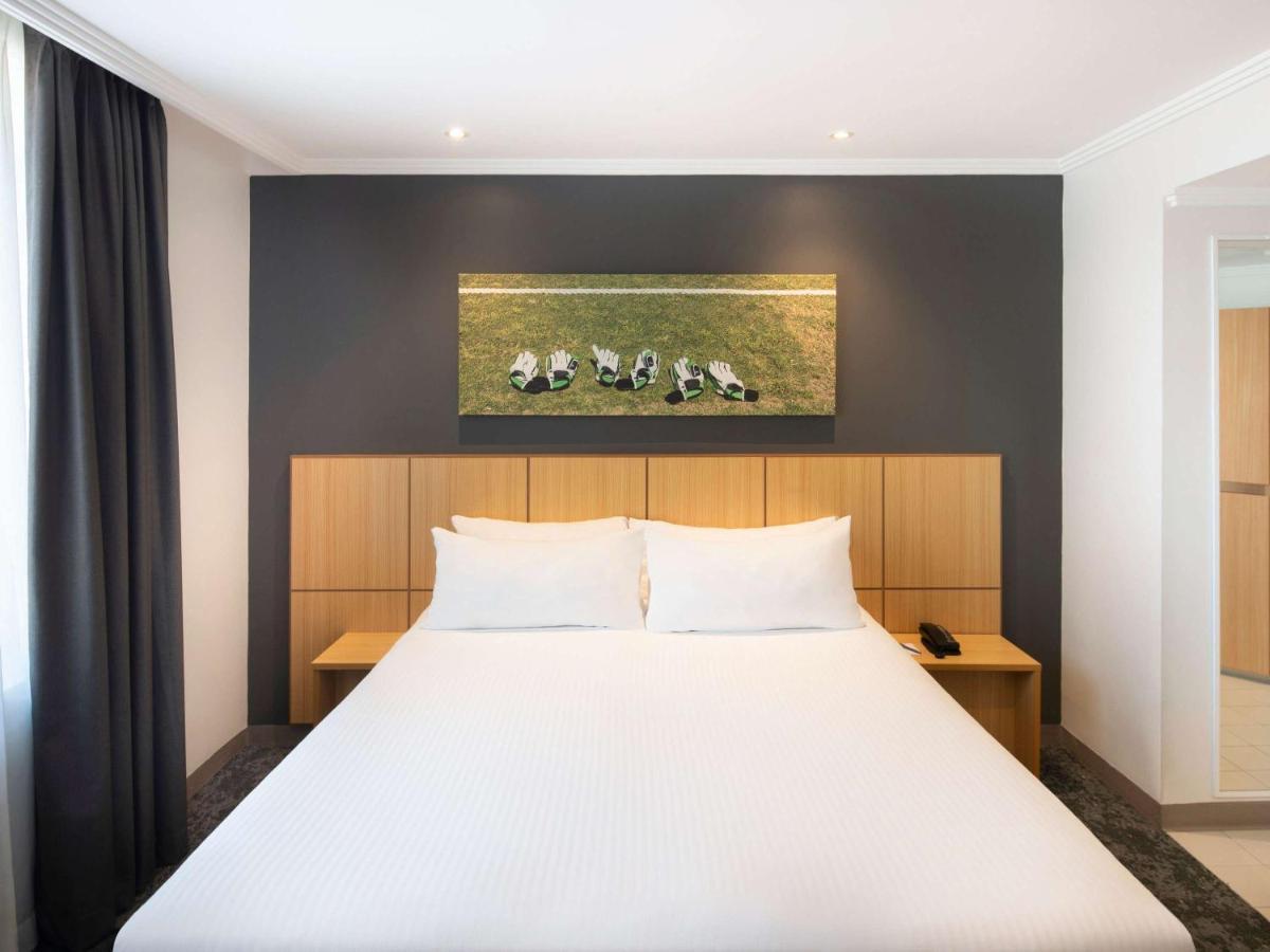 Mercure Sydney Bankstown Bagian luar foto
